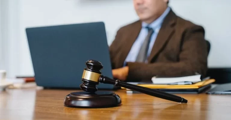 Can Attorneys Use a Private Investigator to Conduct Process Serving?